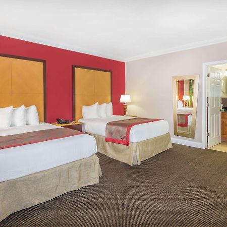 Ramada by Wyndham Miami Springs/Miami International Airport Hotel Bagian luar foto