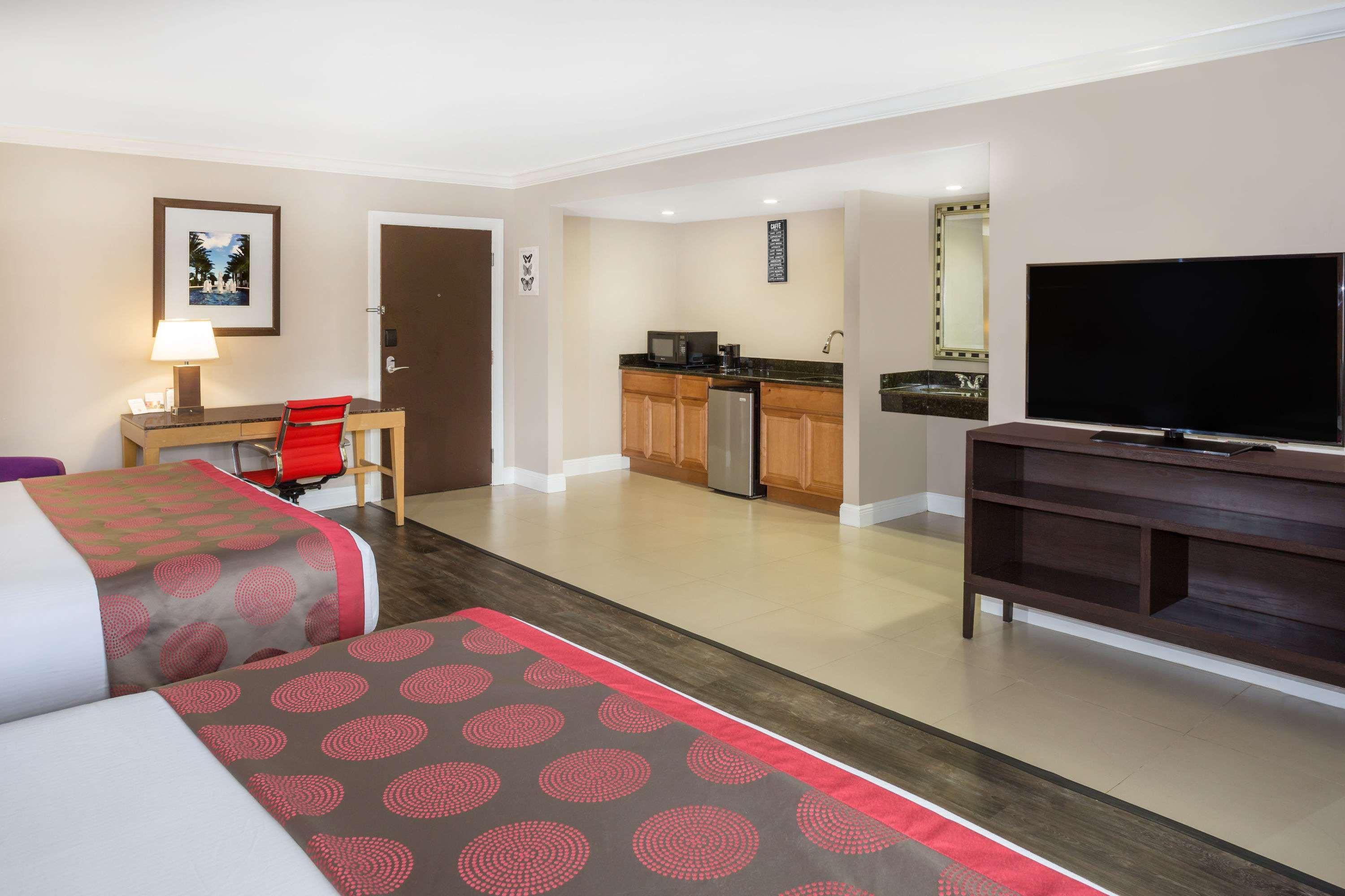 Ramada by Wyndham Miami Springs/Miami International Airport Hotel Bagian luar foto