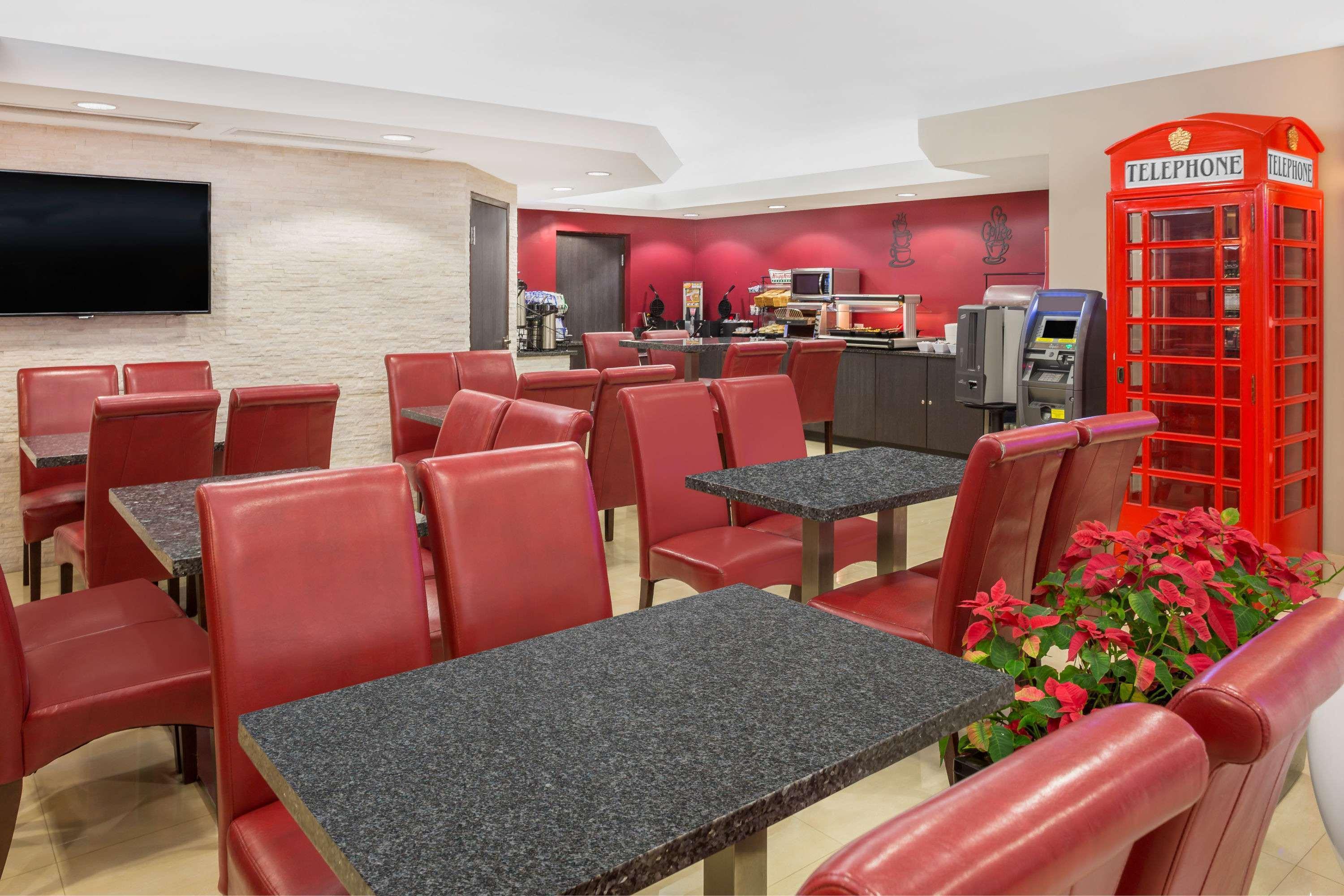 Ramada by Wyndham Miami Springs/Miami International Airport Hotel Bagian luar foto