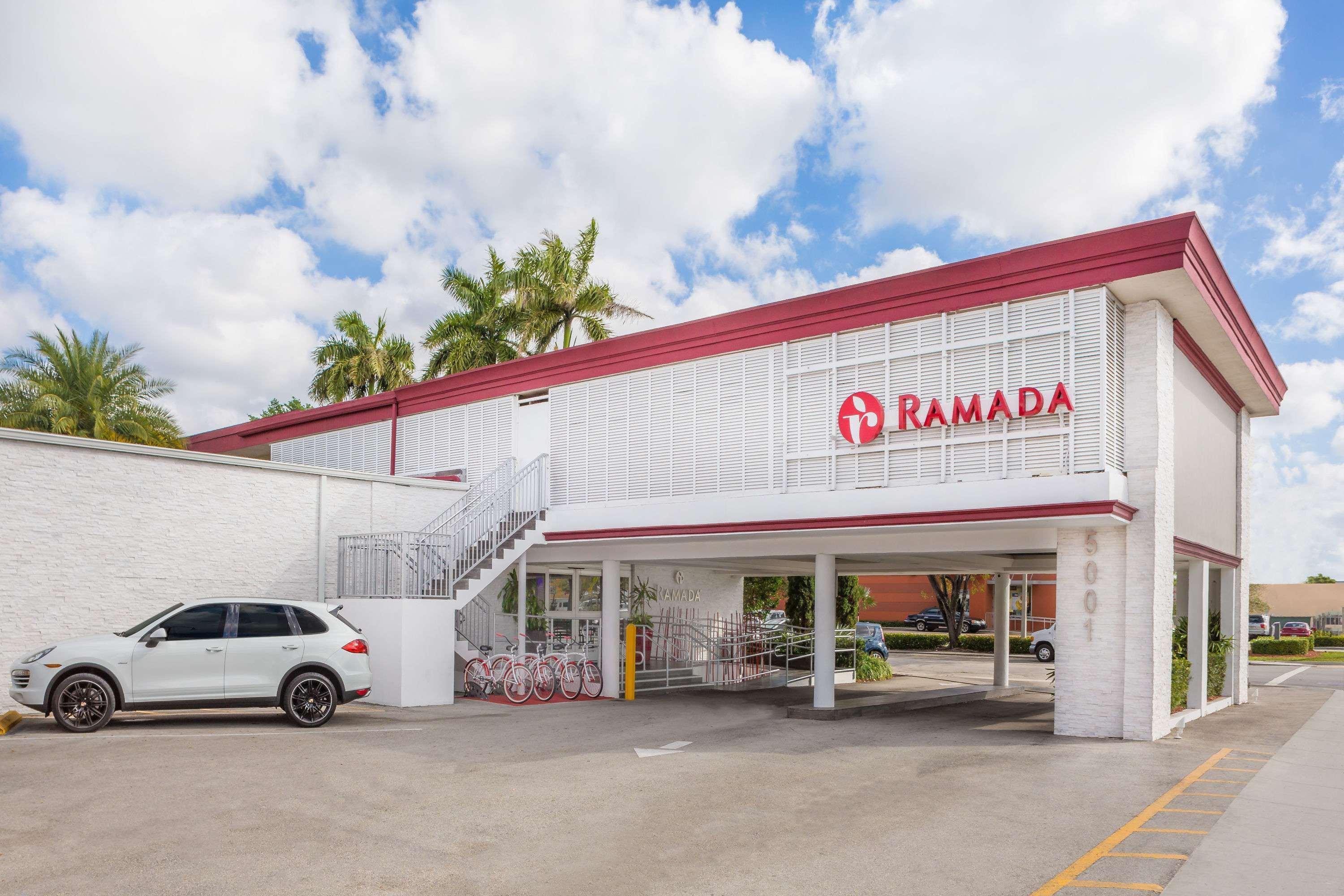 Ramada by Wyndham Miami Springs/Miami International Airport Hotel Bagian luar foto