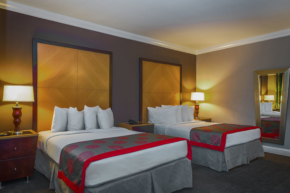 Ramada by Wyndham Miami Springs/Miami International Airport Hotel Bagian luar foto
