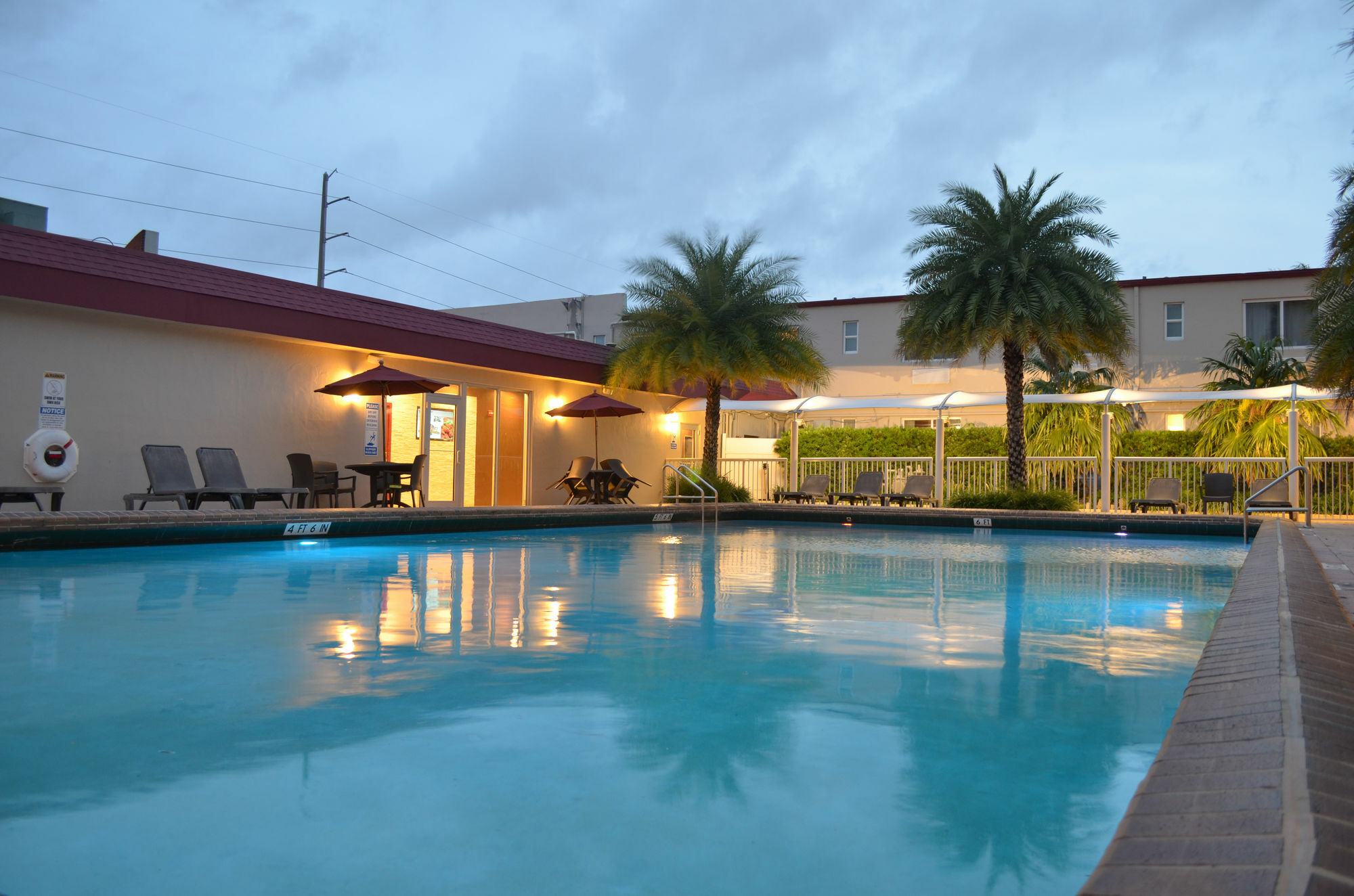 Ramada by Wyndham Miami Springs/Miami International Airport Hotel Bagian luar foto