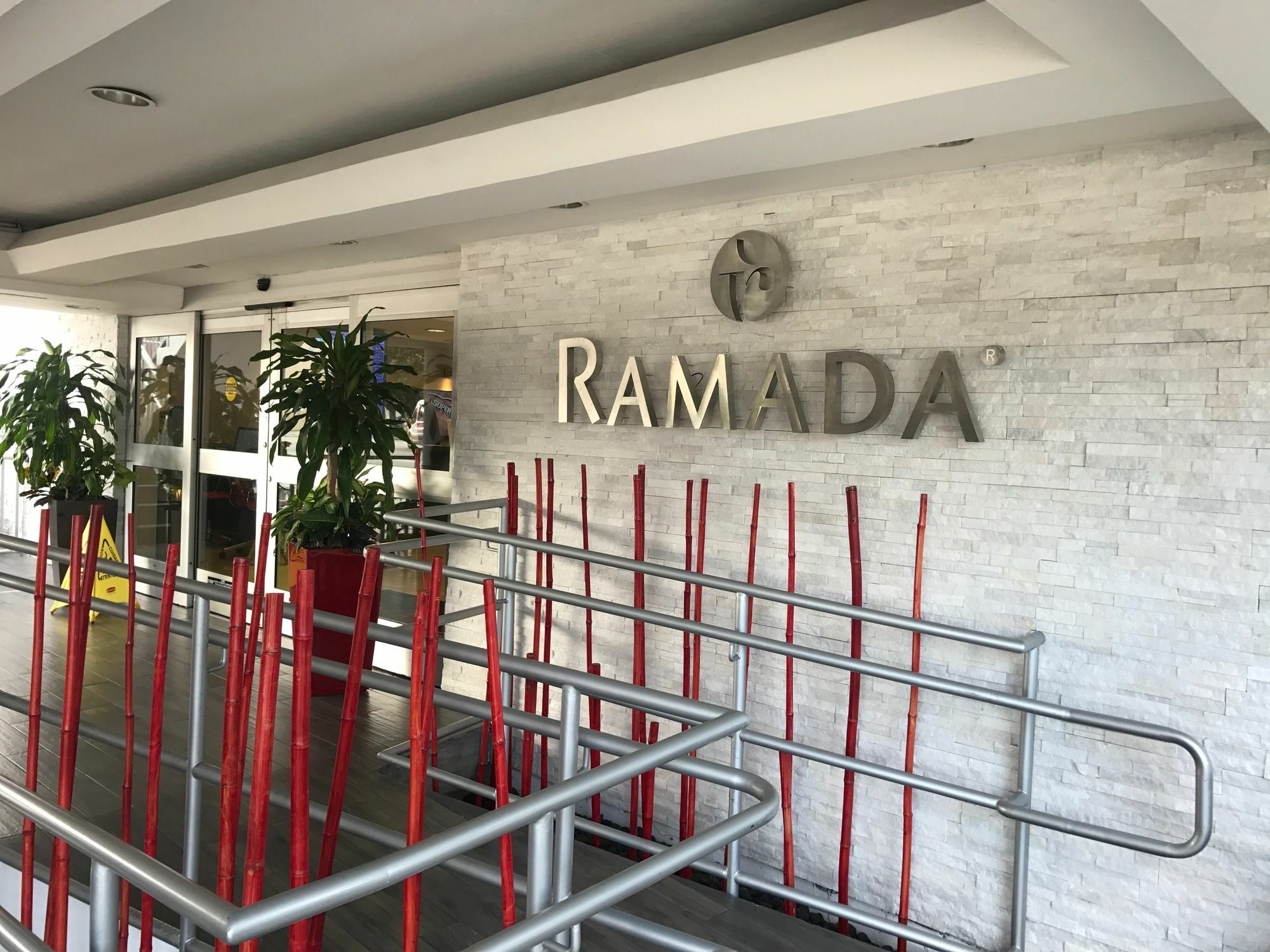 Ramada by Wyndham Miami Springs/Miami International Airport Hotel Bagian luar foto