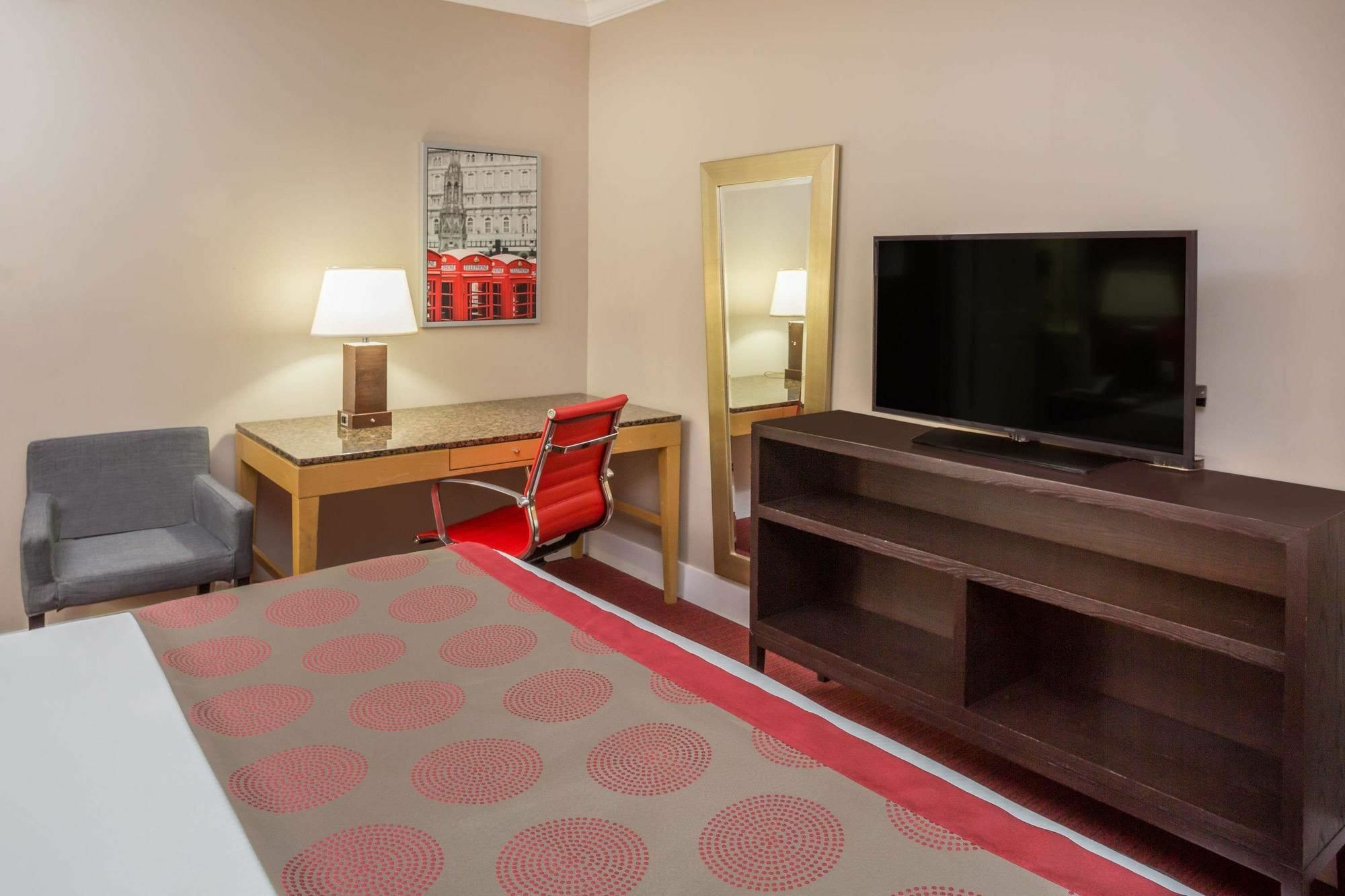 Ramada by Wyndham Miami Springs/Miami International Airport Hotel Bagian luar foto